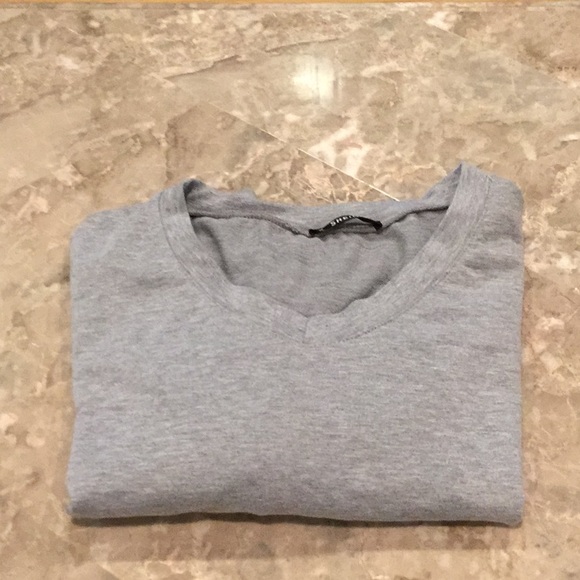 Cropped v neck gray crewneck sweatshirt, small. - Picture 4 of 4